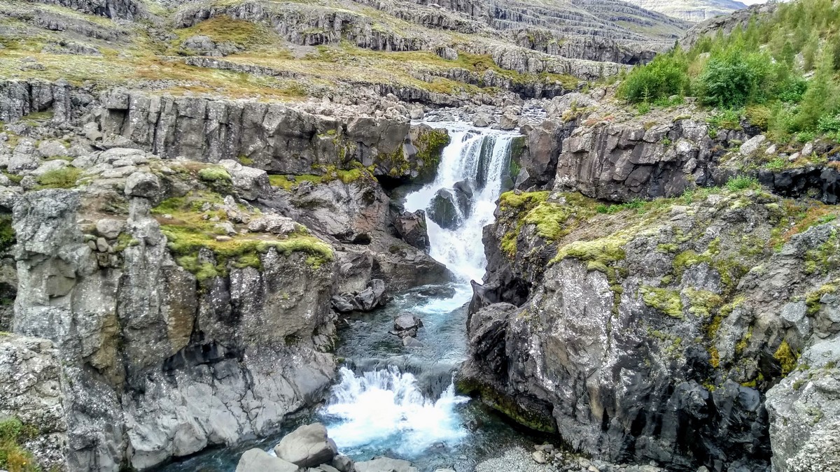 מפל Sveinsstekksfoss